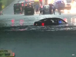 Heavy Rain In Delhi-NCR, Roads Flooded, Car Submerged, Traffic Crawls Heavy Rain In Delhi-NCR, Roads Flooded, Car Submerged, Traffic Crawls