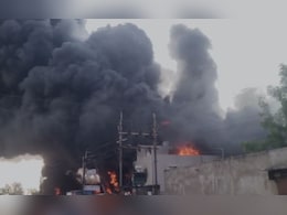 Vidisha Chemical Factory Fire: विदिशा के पूर्व विधायक की केमिकल फैक्टरी में भीषण आग, 8-10 किलोमीटर तक दिखा काले धुंए का गुबार