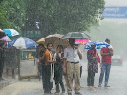 क्या बारिश आई है... देखिए दिल्ली-नोएडा में सुबह-सुबह बन गया 'पकौड़े' वाला मौसम