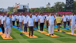 International Yoga Day 2024: जयपुर में SMS स्टेडियम में हुआ प्रदेश स्तरीय कार्यक्रम, राज्यपाल और मुख्यमंत्री ने किया योग