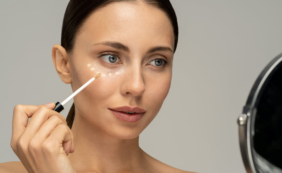 मानसून में नहीं हटेगा आपका मेकअप, इन बेहतरीन कंसीलर्स को अपने मेकअप किट में करें शामिल