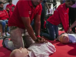 रोड साइड इमरजेंसी के दौरान मेडिकल हेल्प देने के लिए तैयार किए गए जोमैटो के डिलिवरी पार्टनर्स, ऐसा कर बनाया नया वर्ल्ड रिकॉर्ड