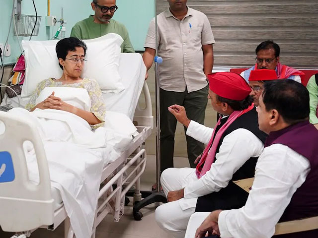 Akhilesh Yadav Visits "Brave" AAP Leader Atishi At Delhi's LNJP Hospital