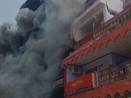 Video: अंबिकापुर में धुएं का गुब्बार.....जलकर खाक हुआ स्पोर्ट्स सेंटर, दो घंटे बाद भी नहीं पाया गया आग पर काबू