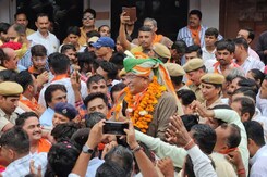 मंत्री बनने के बाद पहली बार जोधपुर पहुंचे शेखावत, हुआ जोरदार स्वागत मंत्री बनने के बाद पहली बार जोधपुर पहुंचे शेखावत, हुआ जोरदार स्वागत
