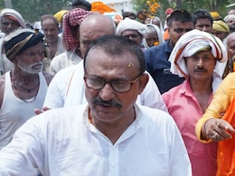 लालू की बेटी के खिलाफ चुनाव लड़ रहे बीजेपी सांसद के काफिले पर ताबड़तोड़ फायरिंग, बाल-बाल बचे लालू की बेटी के खिलाफ चुनाव लड़ रहे बीजेपी सांसद के काफिले पर ताबड़तोड़ फायरिंग, बाल-बाल बचे