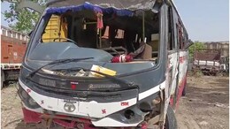 Bharatpur Bus Accident: लोक परिवहन बस को सामने से ट्रक ने मारी टक्कर, 2 लोगों की मौत, 6 यात्री गंभीर घायल