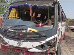 Bharatpur Bus Accident: लोक परिवहन बस को सामने से ट्रक ने मारी टक्कर, 2 लोगों की मौत, 6 यात्री गंभीर घायल Bharatpur Bus Accident: लोक परिवहन बस को सामने से ट्रक ने मारी टक्कर, 2 लोगों की मौत, 6 यात्री गंभीर घायल