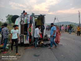 एमपी में तीन अलग-अलग सड़क हादसे में 6 लोगों की मौत, 11 हुए घायल एमपी में तीन अलग-अलग सड़क हादसे में 6 लोगों की मौत, 11 हुए घायल