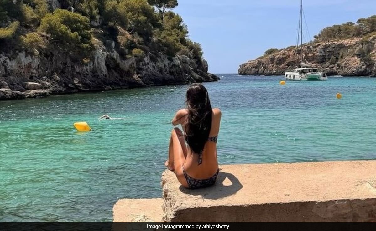 Not Summer, Athiya Shetty's Swimsuit Look Is Raising The Temperature