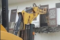 Azam Khan के खिलाफ प्रशासन का एक्शन, Hamsafar Resort पर चला बुलडोजर