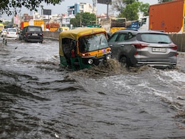दिल्ली-NCR में जमकर बरस रहे बदरा, रातभर भीगी राजधानी, अगले कुछ दिनों तक भी राहत नहीं