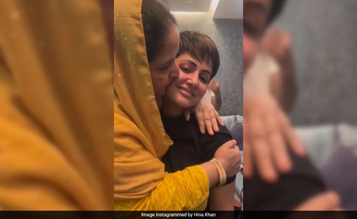 Hina Khan's Mother Cries As She Cuts Her Hair Amid Cancer Treatment: "I Choose To Win"