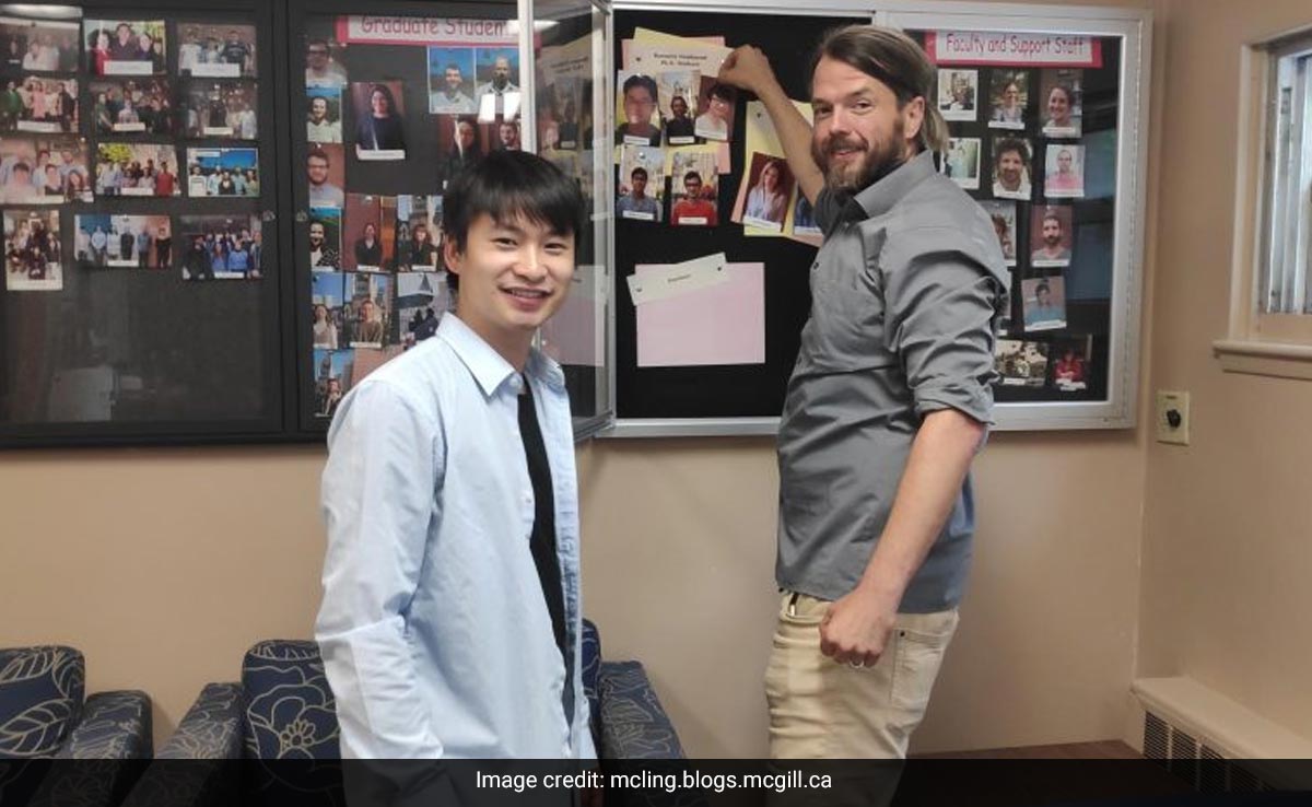 Chinese Man Reunites With Birth Family After 28 Years And 12-Year Search
