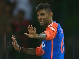 IND vs SL : 'सूर्या'च्या बॉलिंगनं दाखवले लंकेला 'तारे', टीम इंडियाचा सुपर ओव्हरमध्ये विजय, Video IND vs SL : 'सूर्या'च्या बॉलिंगनं दाखवले लंकेला 'तारे', टीम इंडियाचा सुपर ओव्हरमध्ये विजय, Video