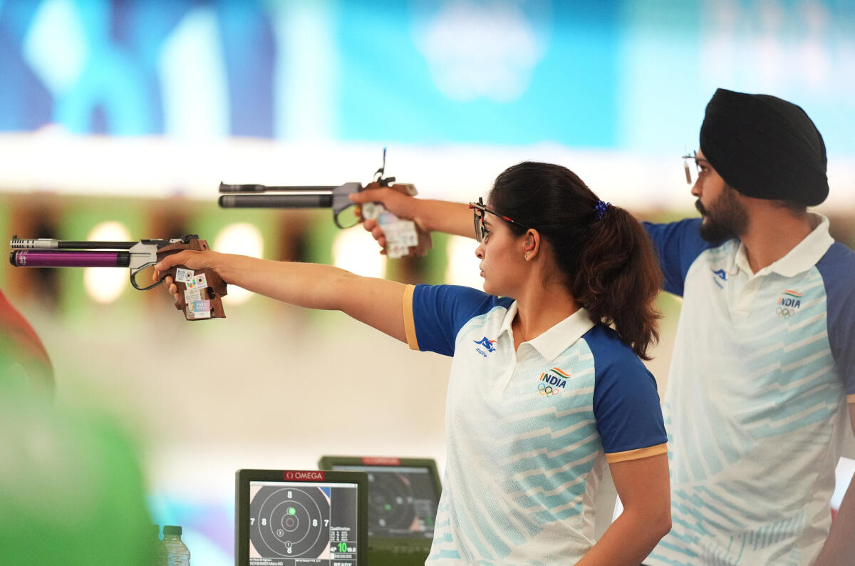 Paris Olympics 2024: 'पिस्टल क्वीन' मनु भाकर ने रचा इतिहास, सरबजोत के साथ मिलकर भारत को दिलाया एक और मेडल