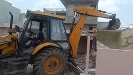Bulldozer Action In Sikar: परीक्षा का पेपर लीक कर भाई को बनाया था SI, मास्टरमाइंड यूनिक भांभू के घर पर चला बुलडोजर