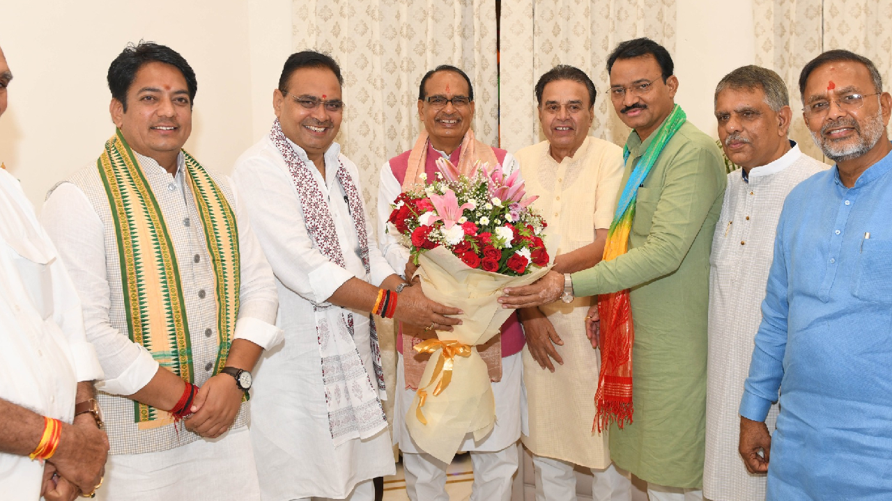 जयपुर पहुंचे शिवराज सिंह चौहान, सीएम भजनलाल से की मुलाकात