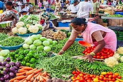 Vegetable Price Hike: आसमान छूते सब्जियों के दाम, अभी और भी होने वाली हैं महंगी! Vegetable Price Hike: आसमान छूते सब्जियों के दाम, अभी और भी होने वाली हैं महंगी!