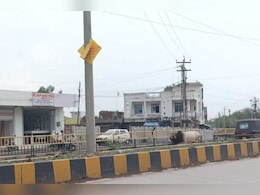 Rajasthan:10 करोड़ के खर्च के बाद भी झालावाड़ फोरलेन की सूरत बिगड़ी, जयपुर डिस्कॉम की राय ने बिगाड़ा सारा खेल Rajasthan:10 करोड़ के खर्च के बाद भी झालावाड़ फोरलेन की सूरत बिगड़ी, जयपुर डिस्कॉम की राय ने बिगाड़ा सारा खेल