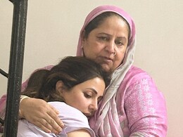 हर वक्त दर्द में हैं Hina Khan, सर्जरी के बाद नई पोस्ट में लिखा- हर एक सेकंड... हर वक्त दर्द में हैं Hina Khan, सर्जरी के बाद नई पोस्ट में लिखा- हर एक सेकंड...