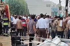 सतना में इलेक्ट्रॉनिक आइटम के गोदाम में लगी आग सतना में इलेक्ट्रॉनिक आइटम के गोदाम में लगी आग