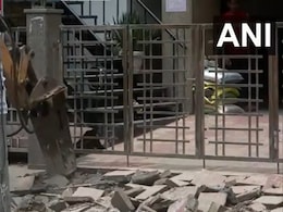 राजेंद्र नगर के कोचिंग सेंटर में 3 छात्रों की मौत के बाद इलाके में चला बुलडोजर राजेंद्र नगर के कोचिंग सेंटर में 3 छात्रों की मौत के बाद इलाके में चला बुलडोजर