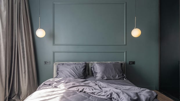 Silk Vs. Cotton: Which Bedsheet Is Better For You? Silk Vs. Cotton: Which Bedsheet Is Better For You?