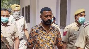 सुकेश चंद्रशेखर को घड़ी पहनाने की सिफारिश पर RMO सस्पेंड, रिटायरमेंट के दिन हुई कार्रवाई