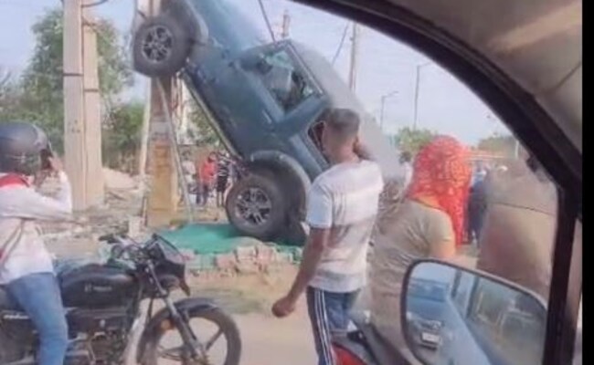Thar SUV Drives Up Electric Pole After Being Hit By Sedan In Gurugram Thar SUV Drives Up Electric Pole After Being Hit By Sedan In Gurugram