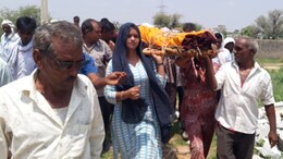 बेटों से कंधा से कंधा मिलाकर चलने वाली बेटियों ने दिया पिता की अर्थी को कंधा, राजस्थान में कायम किया मिसाल