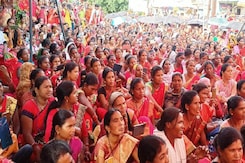 मध्यप्रदेश में आंगनवाड़ी कर्मचारियों को सरकार ने दिया ये बड़ा तोहफा मध्यप्रदेश में आंगनवाड़ी कर्मचारियों को सरकार ने दिया ये बड़ा तोहफा