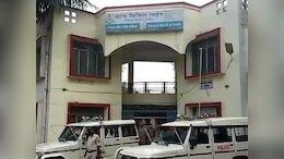 Crime News: मां के साथ दो बेटियों की संदिग्ध परिस्थितियों में हुई मौत, पेंचकस जैसे नुकीले हथियार से मारने का अंदेशा