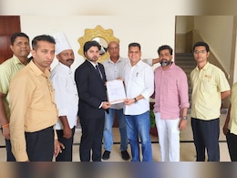 आधार आणि पीएफ खाते लिंक नसल्याचे कारण देत कर्मचाऱ्याला कामावरून काढलं, अवघ्या 2 दिवसांत मिळाला न्याय आधार आणि पीएफ खाते लिंक नसल्याचे कारण देत कर्मचाऱ्याला कामावरून काढलं, अवघ्या 2 दिवसांत मिळाला न्याय