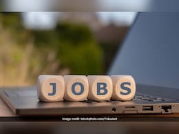 Government Job : रेल्वेमध्ये नोकरीची संधी;  1036 जागांसाठी भरती, कसा आणि कुठे कराल अर्ज? Government Job : रेल्वेमध्ये नोकरीची संधी;  1036 जागांसाठी भरती, कसा आणि कुठे कराल अर्ज?