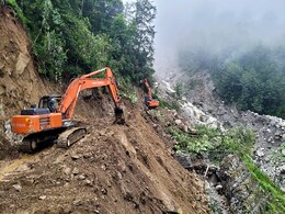 टिहरी-लेह, वायनाड के बाद अब सिक्किम में लैंडस्लाइड, ये कुदरत का कहर या भविष्य के लिए कोई चेतावनी? टिहरी-लेह, वायनाड के बाद अब सिक्किम में लैंडस्लाइड, ये कुदरत का कहर या भविष्य के लिए कोई चेतावनी?