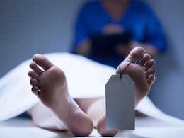 प्रेमी ने प्रेमिका को गला घोंटकर उतारा मौत के घाट, खुद भी की आत्महत्या; होटल और रेलवे पटरी पर मिले शव प्रेमी ने प्रेमिका को गला घोंटकर उतारा मौत के घाट, खुद भी की आत्महत्या; होटल और रेलवे पटरी पर मिले शव