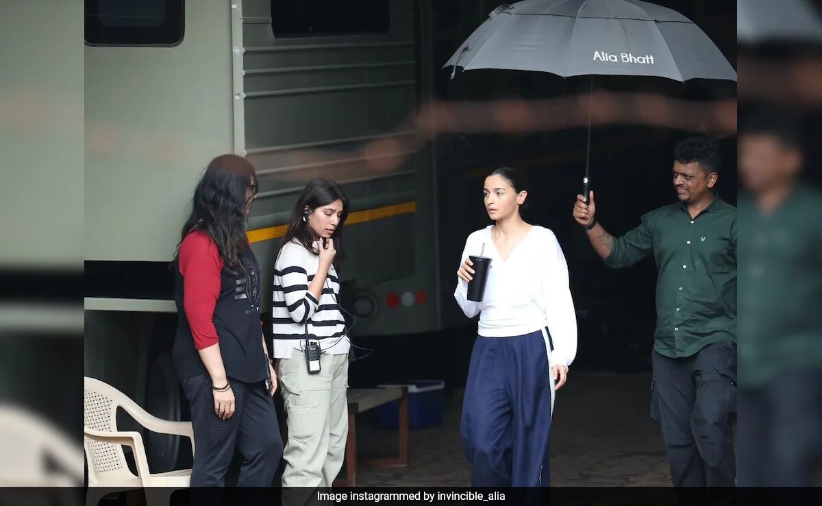 Crazy Viral: BTS Pic Of Alia Bhatt From The Sets Of <i>Alpha</i>