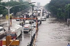 Mumbai Sees Severe Waterlogging After 300 mm Of Rainfall In 6 Hours. 50 Flights Cancelled Mumbai Sees Severe Waterlogging After 300 mm Of Rainfall In 6 Hours. 50 Flights Cancelled