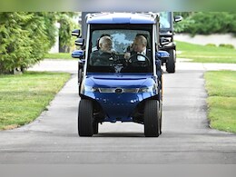 क्या है ये गाड़ी, जिसमें पुतिन ने पीएम मोदी को बिठाकर अपने घर की कराई सैर क्या है ये गाड़ी, जिसमें पुतिन ने पीएम मोदी को बिठाकर अपने घर की कराई सैर