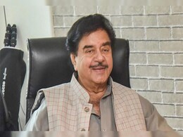 Shatrughan Sinha Discharged From Hospital, Denies Reports Of Undergoing Surgery: "Wouldn't I Know?" Shatrughan Sinha Discharged From Hospital, Denies Reports Of Undergoing Surgery: "Wouldn't I Know?"