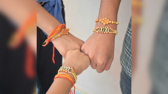 Trending Rakhi design 2024 : इस रक्षाबंधन ये राखियां हैं ट्रेंडिंग, अपनी मनपसंद राखी चुनकर सजाइए भाई की कलाई