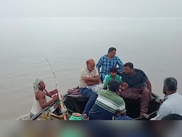 बिहार में शिक्षकों से भरी नाव भटकी रास्ता, अटक गई सांसे फिर ऐसे पहुंची किनारे बिहार में शिक्षकों से भरी नाव भटकी रास्ता, अटक गई सांसे फिर ऐसे पहुंची किनारे