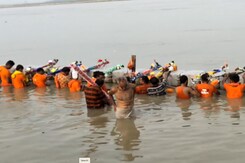 Kanwariyas Gather At Prayagraj Ghat To Fetch Ganga Water To Offer It At Lord Shiva Temples Kanwariyas Gather At Prayagraj Ghat To Fetch Ganga Water To Offer It At Lord Shiva Temples