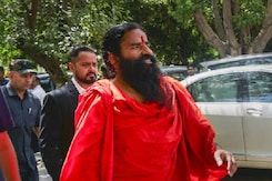 Baba Ramdev को Court से झटका, Coronil से Covid के इलाज का दावा हटाने के आदेश Baba Ramdev को Court से झटका, Coronil से Covid के इलाज का दावा हटाने के आदेश