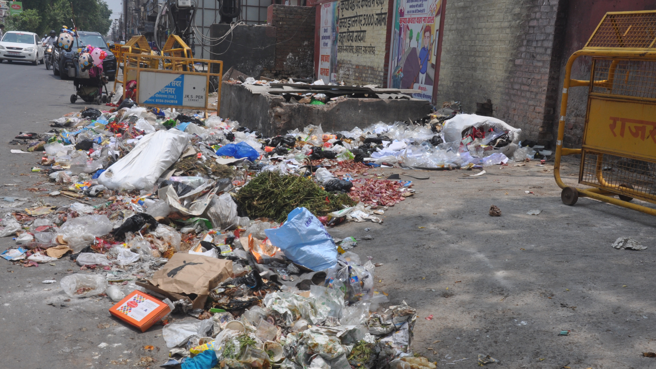 राजस्थान में लगे हैं कचरे के ढेर! सफाई कर्मचारियों की हड़ताल जारी