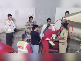 जयपुर एयरपोर्ट पर CISF के ASI को स्पाइसजेट की कर्मचारी ने जड़ा थप्पड़, छेड़छाड़ का लगाया आरोप जयपुर एयरपोर्ट पर CISF के ASI को स्पाइसजेट की कर्मचारी ने जड़ा थप्पड़, छेड़छाड़ का लगाया आरोप