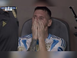फायनल मॅचमध्ये लहान मुलासारखा रडला Messi, भर मैदानात घडला धक्कादायक प्रकार, Video फायनल मॅचमध्ये लहान मुलासारखा रडला Messi, भर मैदानात घडला धक्कादायक प्रकार, Video
