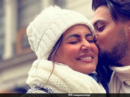 कैंसर से हिना खान का हुआ ऐसा हाल, बाल गिरे, पलकें झड़ीं, पर बॉयफ्रेंड रॉकी ने किया रॉक की तरह मजबूत सपोर्ट कैंसर से हिना खान का हुआ ऐसा हाल, बाल गिरे, पलकें झड़ीं, पर बॉयफ्रेंड रॉकी ने किया रॉक की तरह मजबूत सपोर्ट