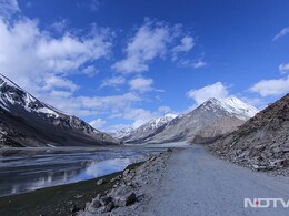 ठंडे लेह में '36 डिग्री' वाली गर्मी से क्यों उड़ नहीं पा रहे प्लेन?  3 दिन में 13 उड़ानें रद्द